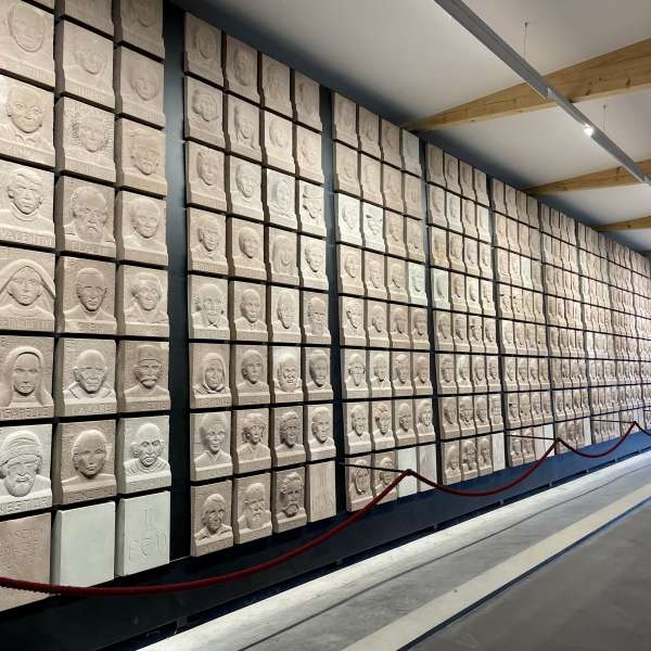 Kunstzentrum und universeller Friedenskalender