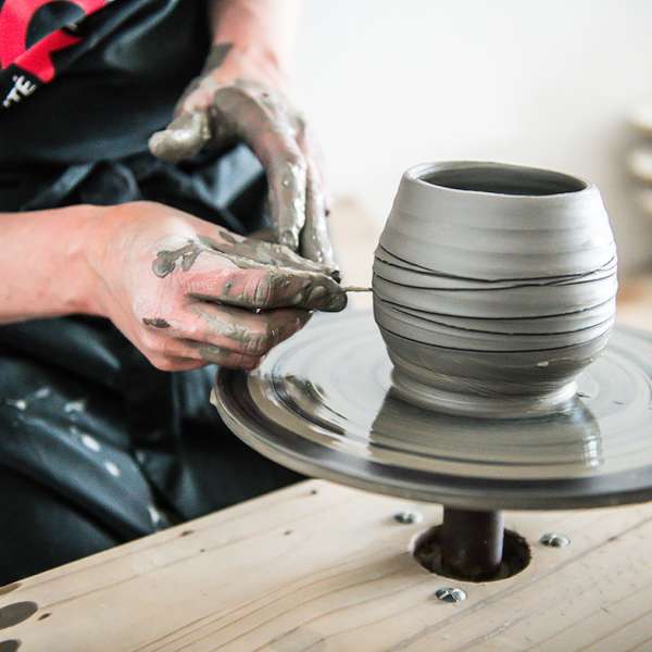 Céramique autour des terres - À fleur de pot