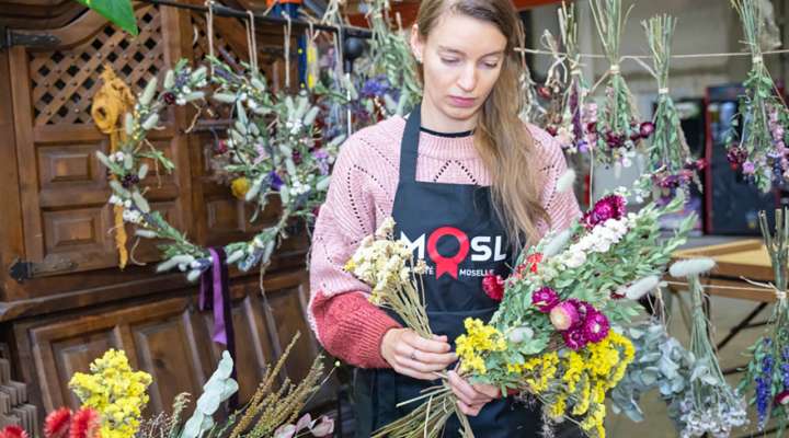Blumenhändler Steine Blumen Schere