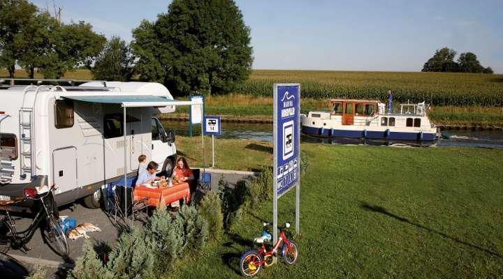 Aire de stationnement pour camping-cars marina Kuhnle-Tours