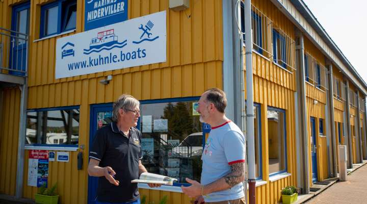 Aire de stationnement pour camping-cars marina Kuhnle-Tours