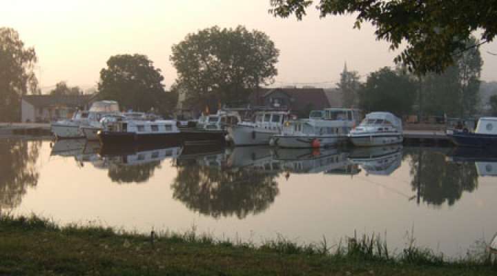 Wohnmobilstellplatz am Hafen