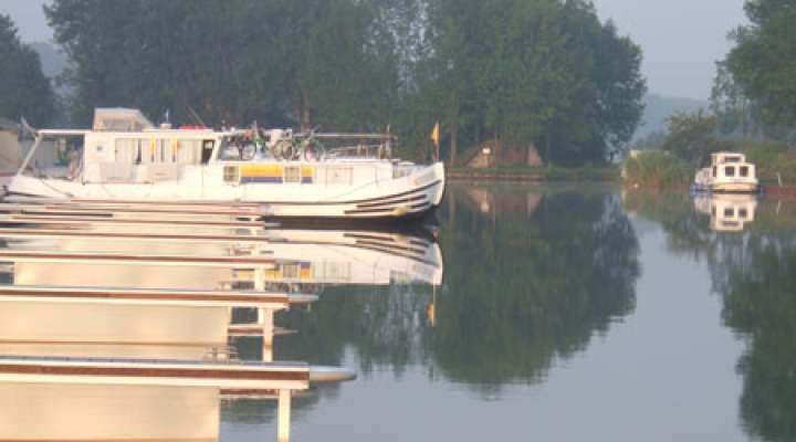 Wohnmobilstellplatz am Hafen