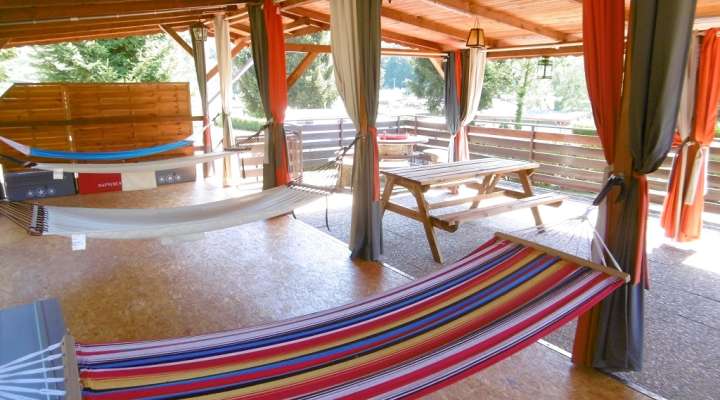 Carbet aux hamacs du camping du muhlenbach