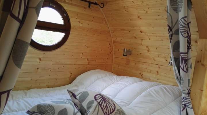 Hébergement insolite - cabane tonneau