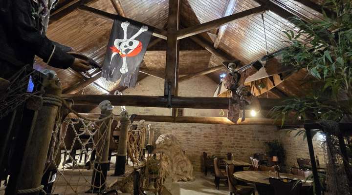 Libertalia Bar et Black Saloon