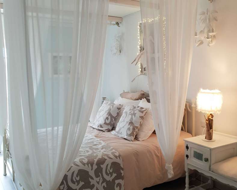 Monique BOUSCH Gästezimmer la terre du milieu