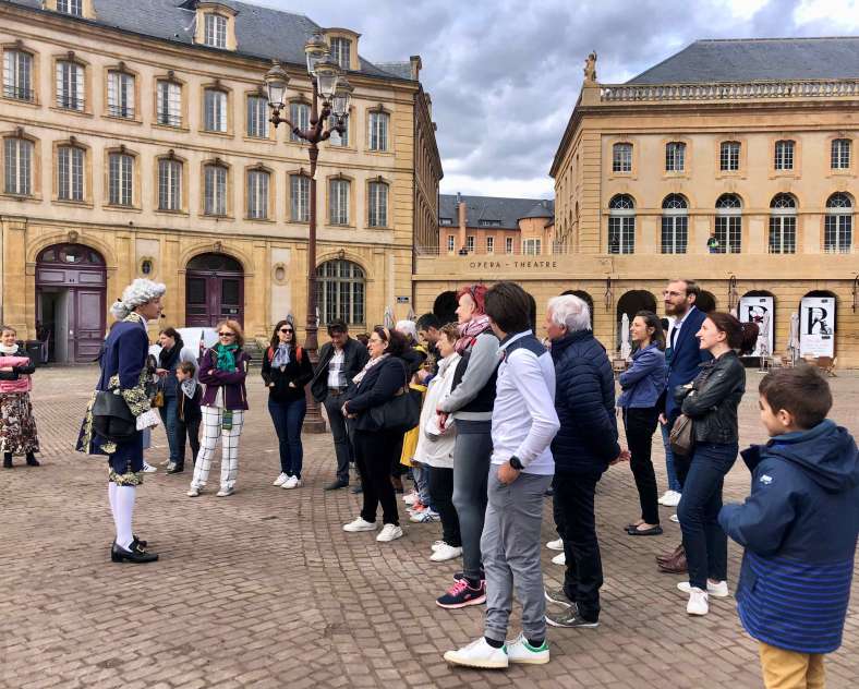 Échappées Temporelles Visite insolite en costume : Metz la Royale