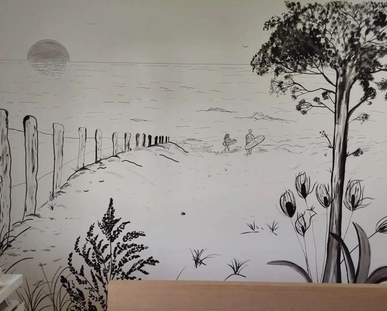 Elle dessine sur les murs  Elle dessine sur les murs