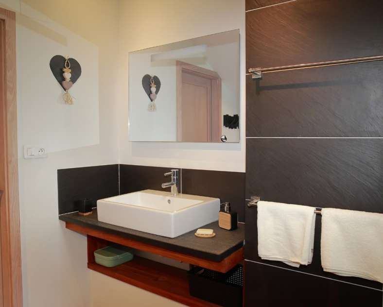 Bernadette Fischer Atypisches Gite am Wasser