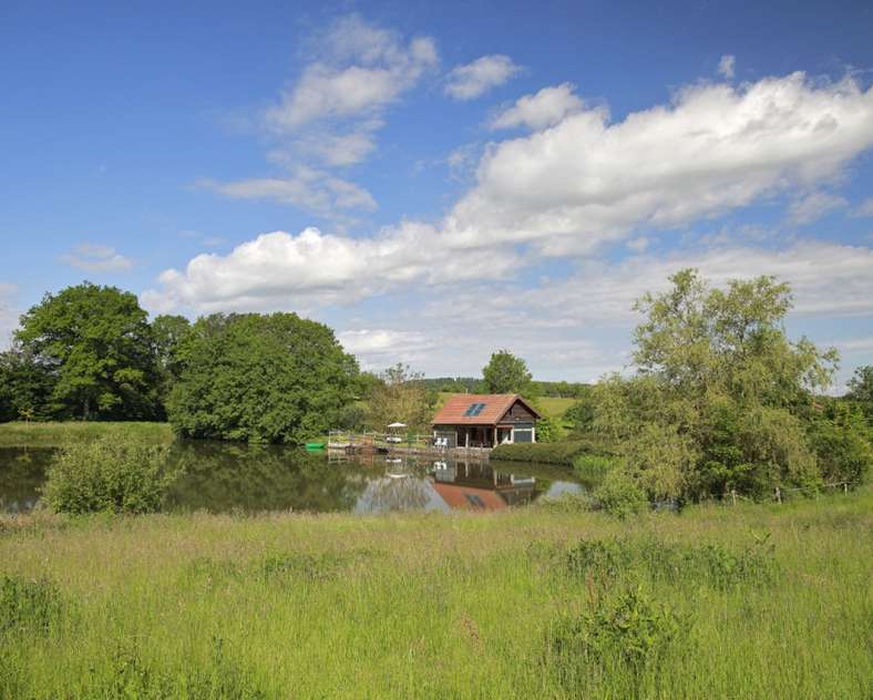 Bernadette Fischer Atypisches Gite am Wasser