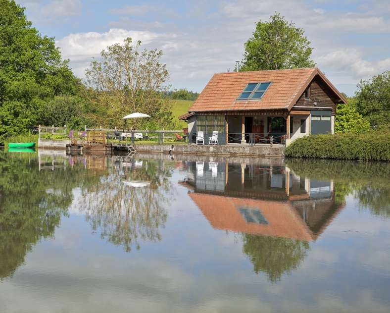 Bernadette Fischer Atypisches Gite am Wasser