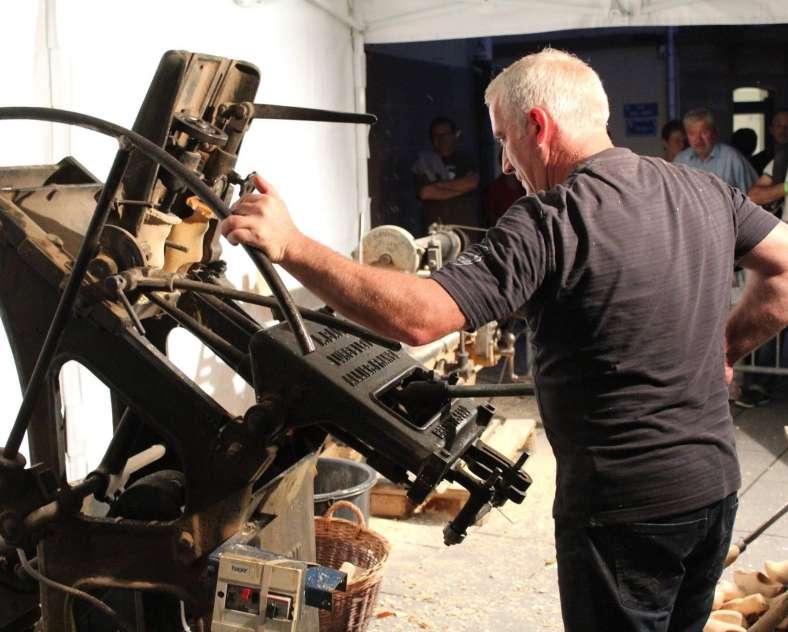 Saboterie Petrazoller Die Holzschuhmacherei Petrazoller