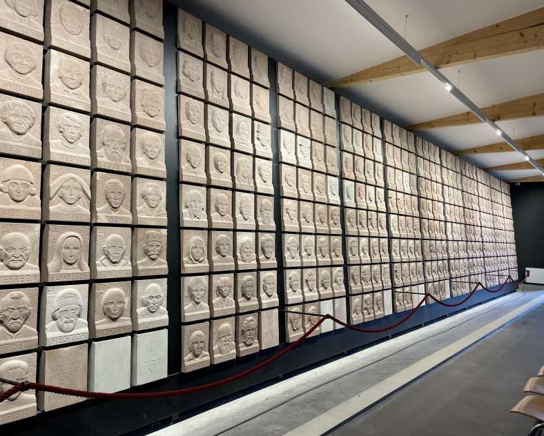 Romane - OTIPB  Kunstzentrum und universeller Friedenskalender