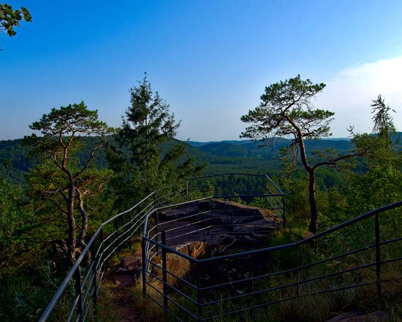 Emmanuel Stourm 2020
Licence Open Data  Wächter aus Sandstein