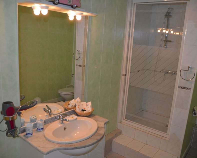 Claudette Laforgue Meublé de tourisme la roseraie