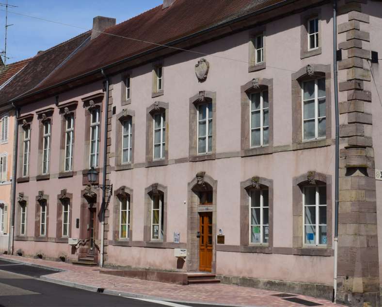 Association les amis du Pays D'Albe Museum der Region Albe - Das Haus der Köpfe