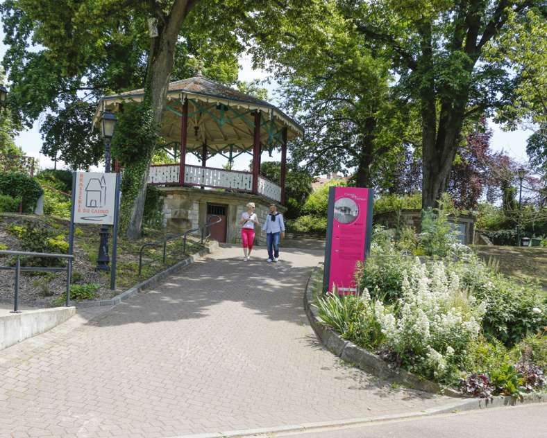 Gilles Pecqueur - Sarreguemines Tourisme PARK AM CASINO DER "FAYENCERIEN"