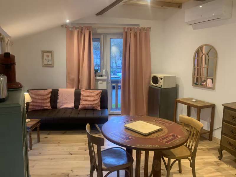 C. GRIMMER Gîte Les Hirondelles Les Roses