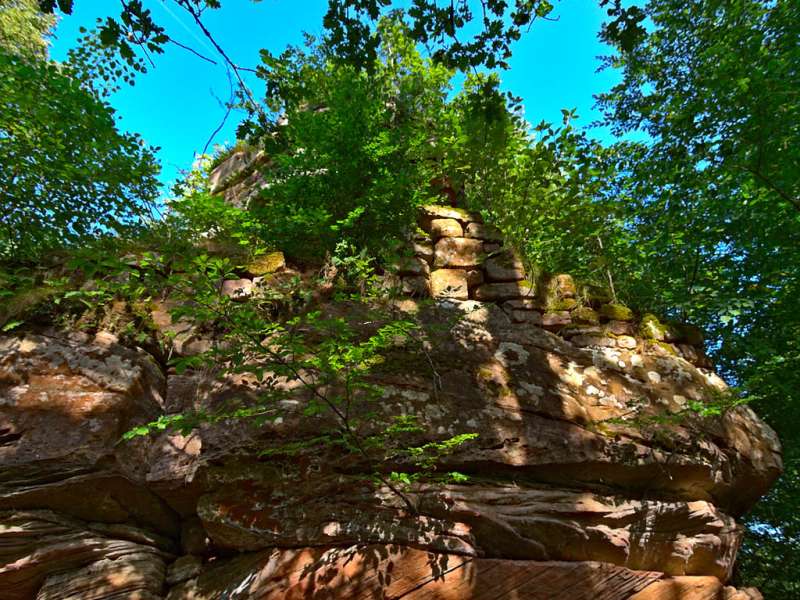 DIE RUINE DER BURG ROTHENBOURG