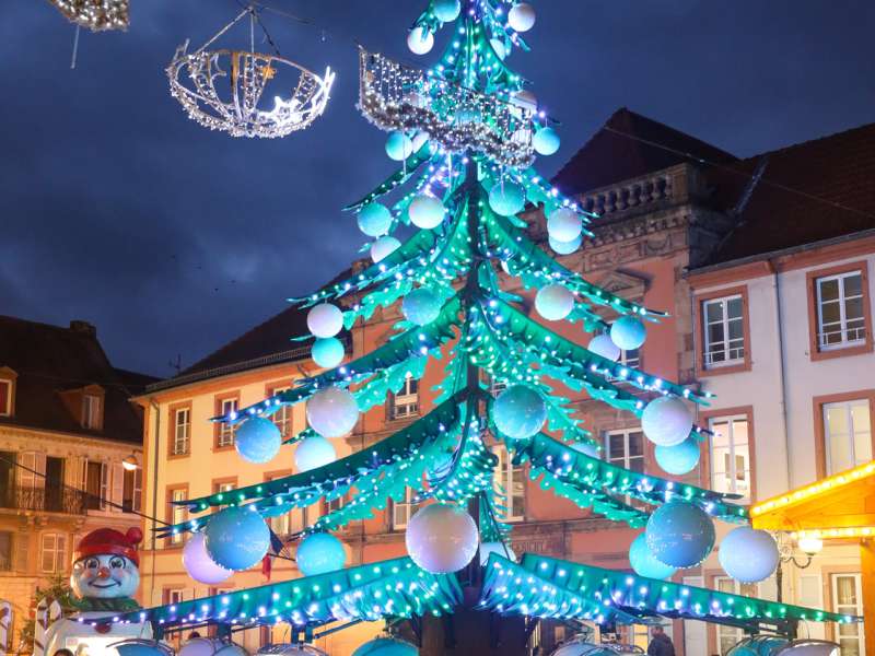 Ville de Sarreguemines Das Karussell „Märchenhafte Tanne“