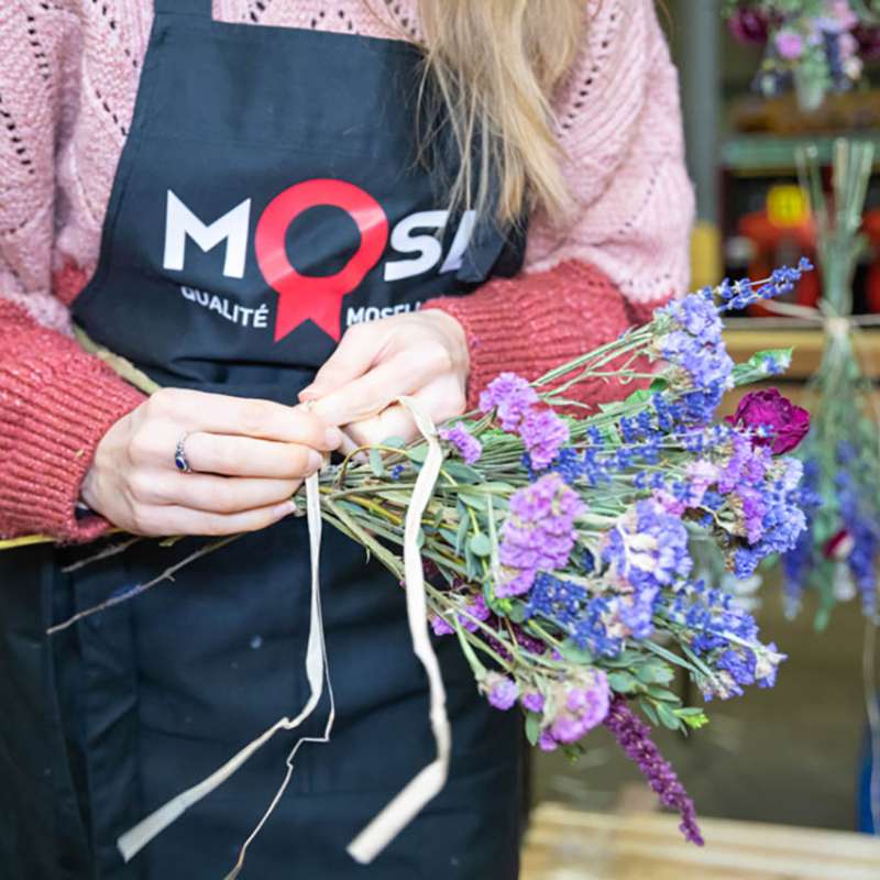 Laetitia Lhermite Blumenhändler Steine Blumen Schere