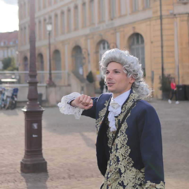 Échappées Temporelles Visite insolite en costume : Metz la Royale