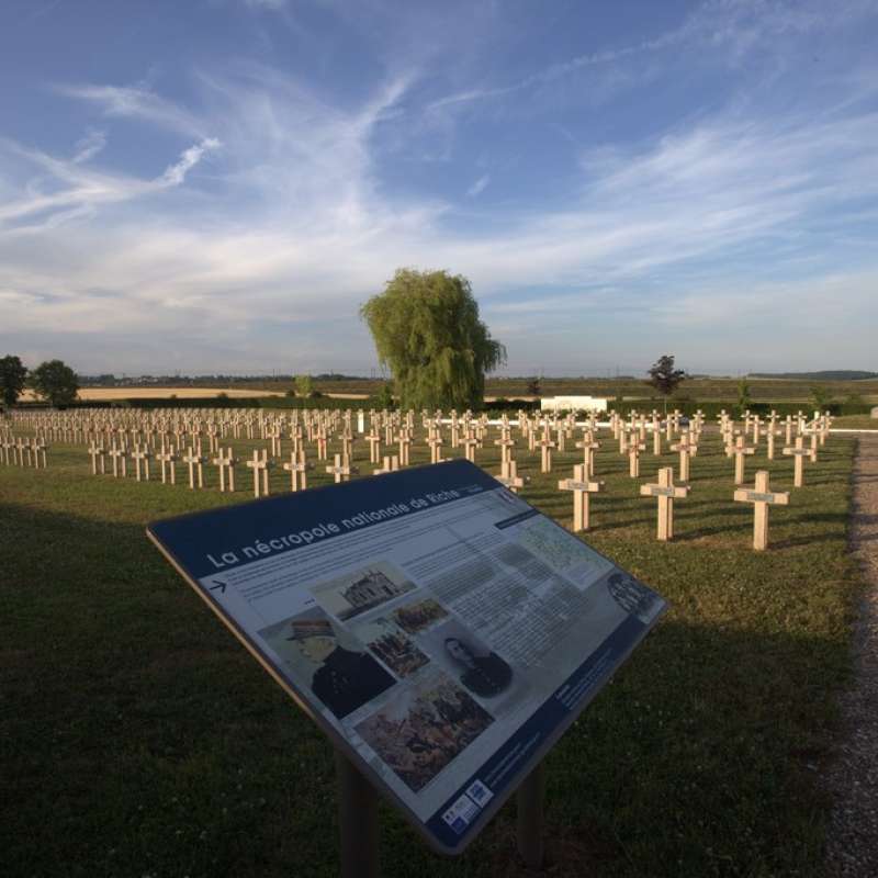 Mairie Riche  Nécropole nationale de Riche