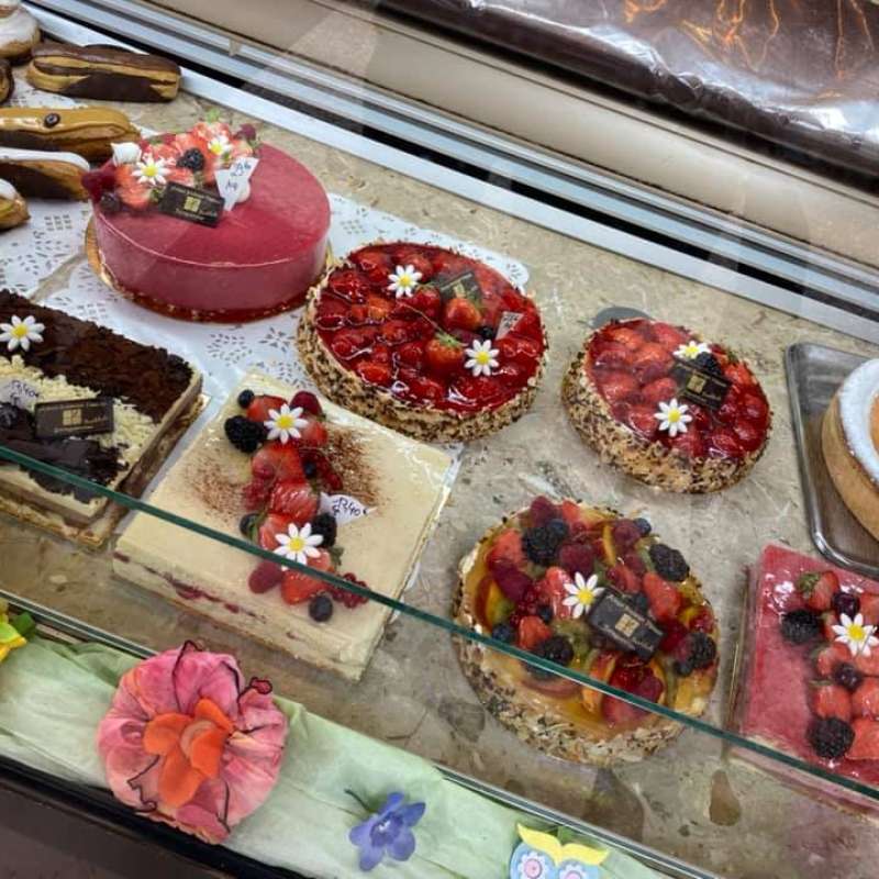 Julien Froehlich  BÄCKEREI - TEEHAUS FROEHLICH