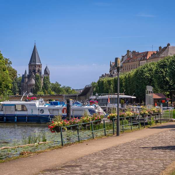 Metz lake and Moselle river banks