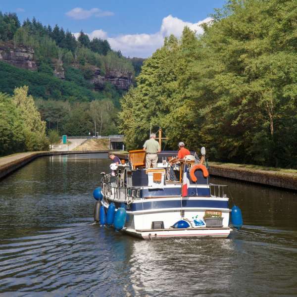 Boat rental Les Canalous