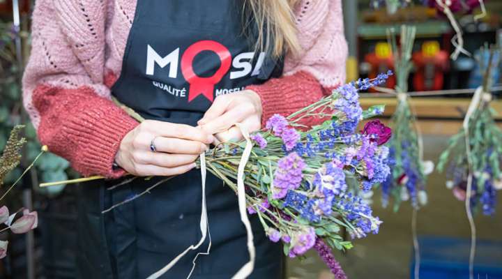 Florist Stones Flowers Scissors