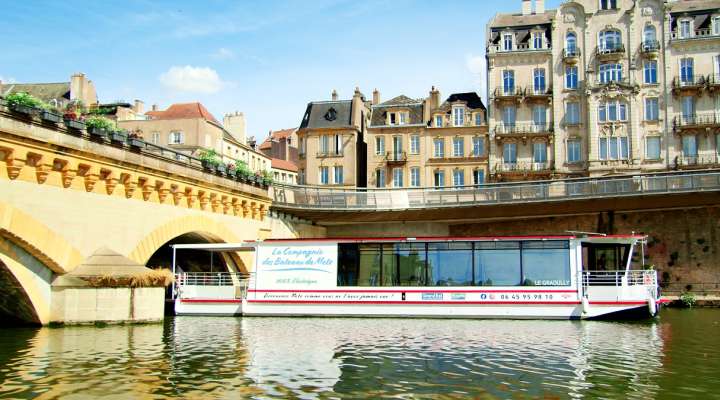 Solar-powered boat le Graoully - la Compagnie des Bateaux de Metz