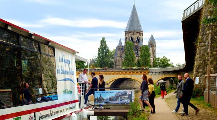 Solar-powered boat le Graoully - la Compagnie des Bateaux de Metz