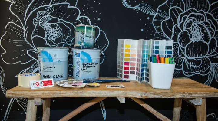 Elle dessine sur les murs