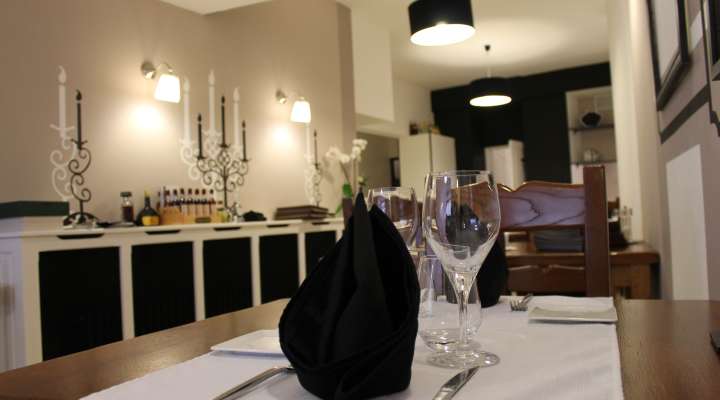 Restaurant b-w