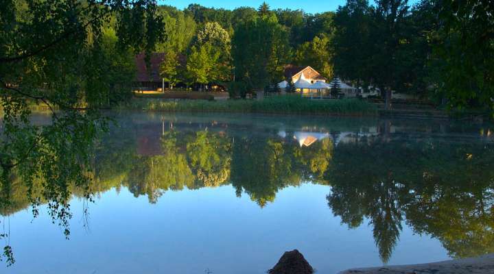 The Hasselfurth pond and leisure park