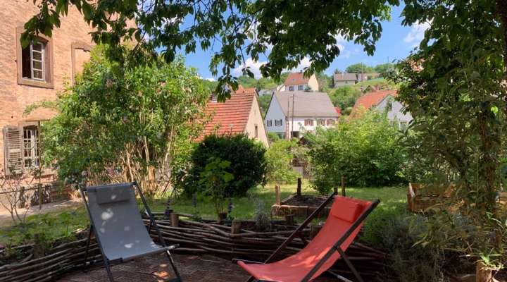 Meublé côté verre