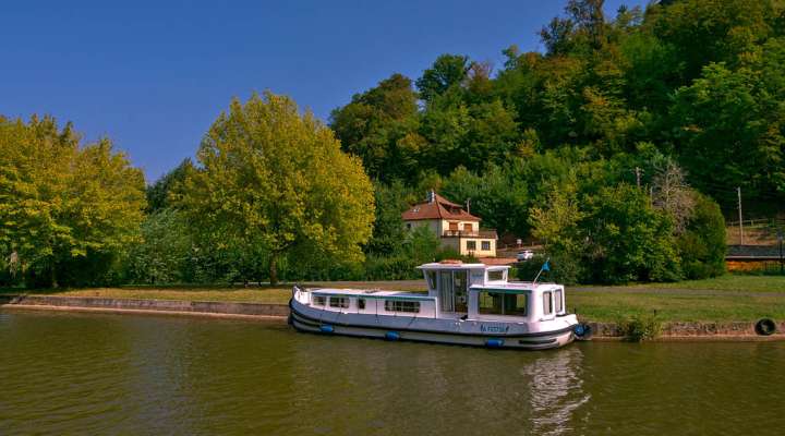 River cruise between lutzelbourg and nancy