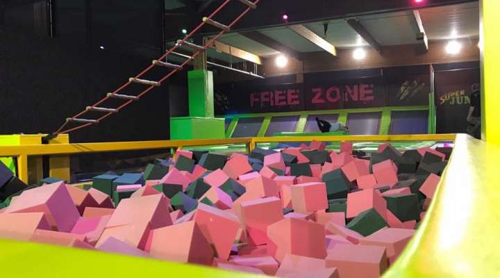 Super jump trampoline park