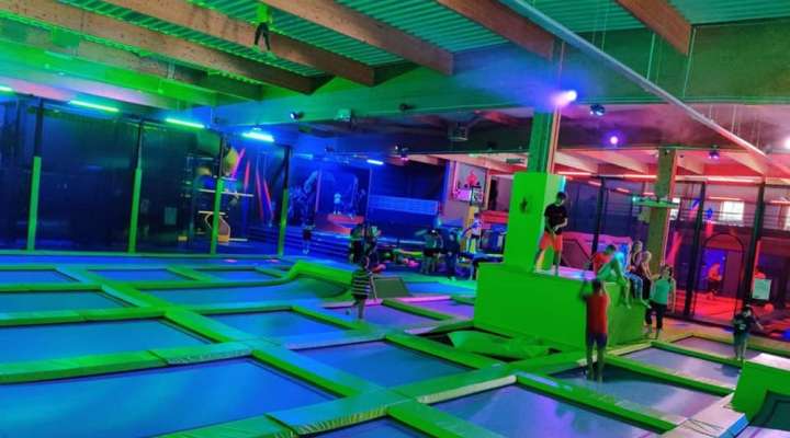 Super jump trampoline park