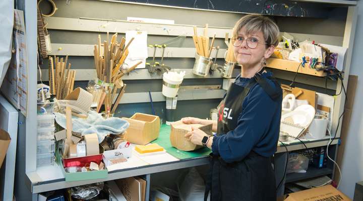 Manu'elle - decorative objects and furniture in recycled cardboard