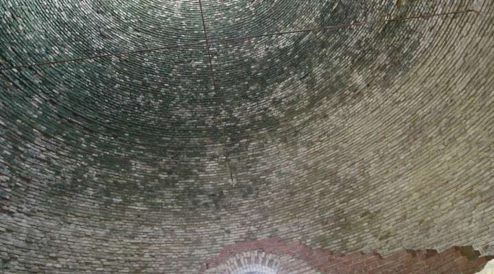 The earthenware oven