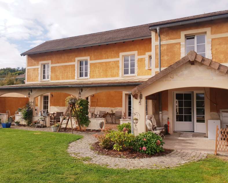 Monique BOUSCH Chambre d'hôtes la terre du milieu