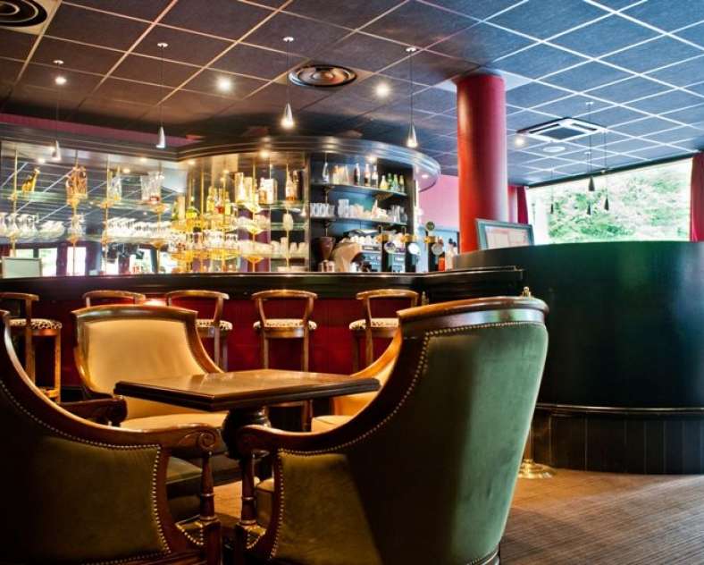 SAS MATT  Sofy's bar