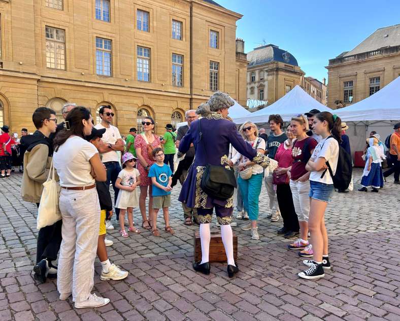 Échappées Temporelles Visite insolite en costume - Metz la Royale