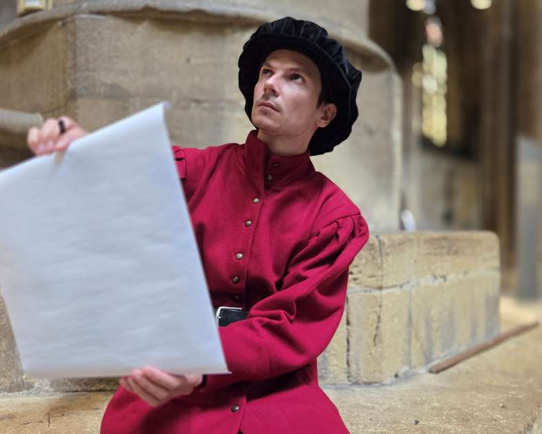 © Échappées Temporelles Visite insolite en costume - Secrets de cathédrale