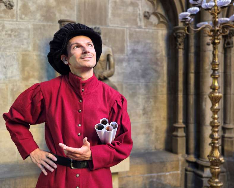 © Échappées Temporelles Visite insolite en costume - Secrets de cathédrale