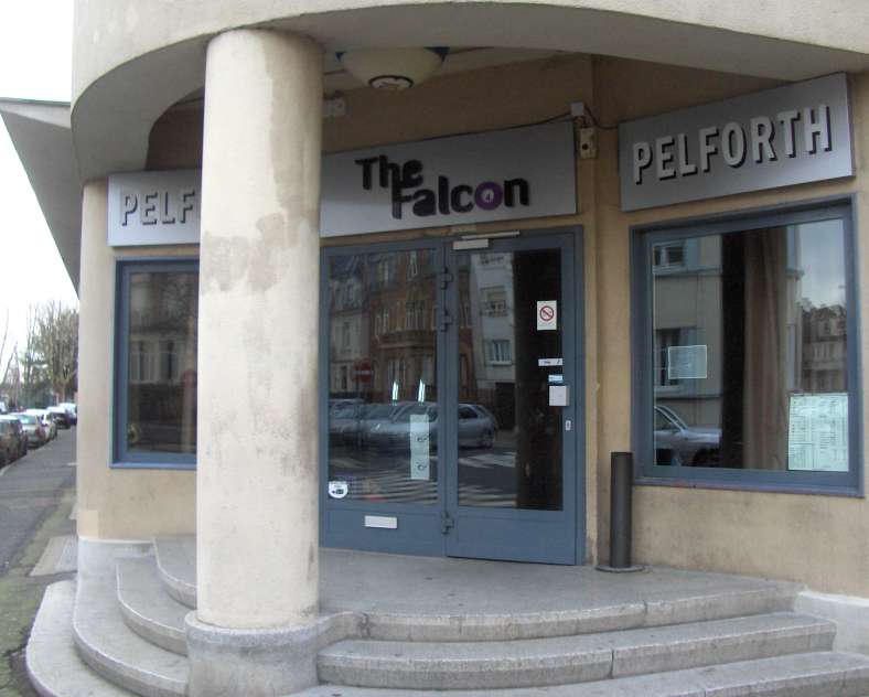 DR - Bar le Falcon  Bar The Falcon