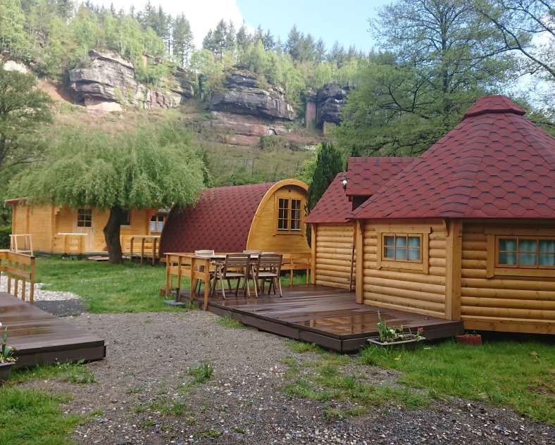 Camping Piscine du Plan Incliné  Hébergements insolites en kotas, pods et chalets